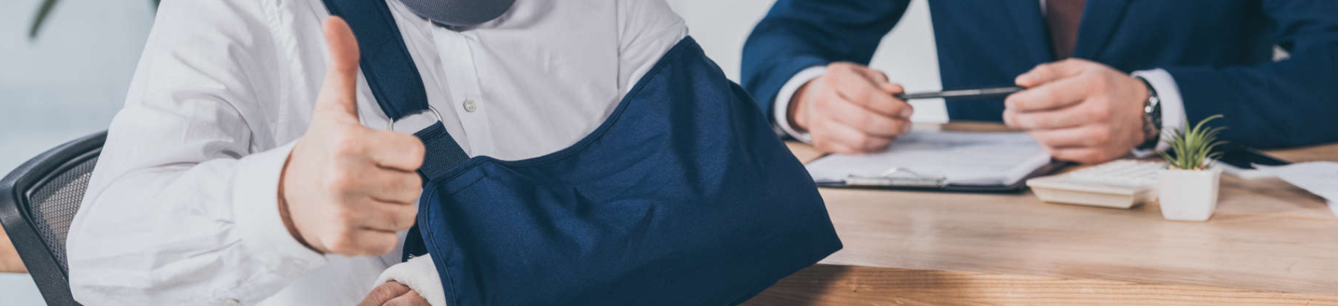 a person with a broken arm during an appointment with a lawyer