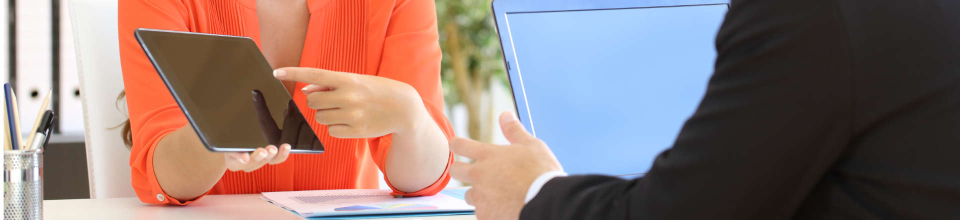 a woman compaling about faulty tablet
